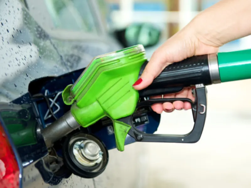 EM AJUSTES, AÇÚCAR OPERA COM ALTA FORTE NAS BOLSAS DE NY E LONDRES NESTA 2ª FEIRA