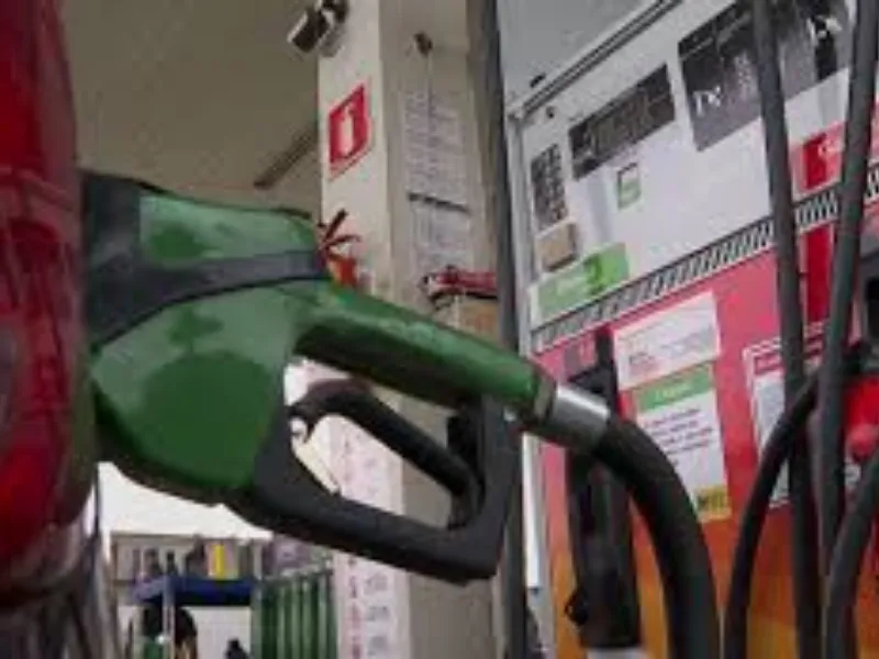 EM AJUSTES, AÇÚCAR OPERA COM ALTA FORTE NAS BOLSAS DE NY E LONDRES NESTA 2ª FEIRA