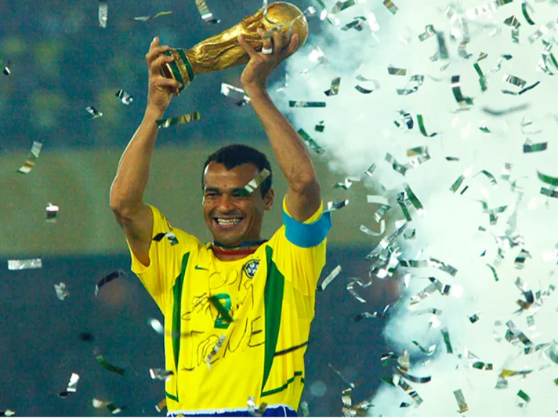 EM AJUSTES, AÇÚCAR OPERA COM ALTA FORTE NAS BOLSAS DE NY E LONDRES NESTA 2ª FEIRA