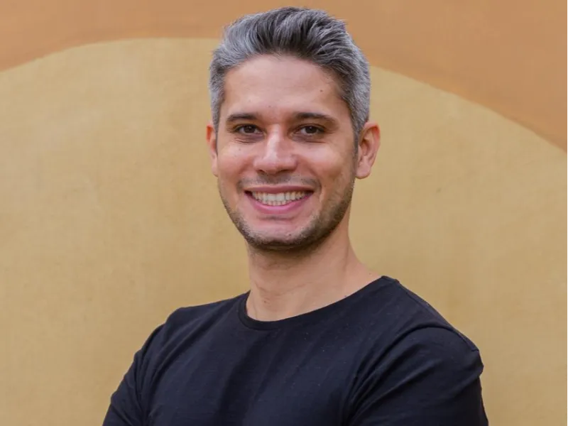 EM AJUSTES, AÇÚCAR OPERA COM ALTA FORTE NAS BOLSAS DE NY E LONDRES NESTA 2ª FEIRA