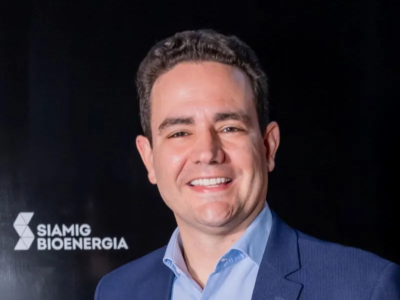 EM AJUSTES, AÇÚCAR OPERA COM ALTA FORTE NAS BOLSAS DE NY E LONDRES NESTA 2ª FEIRA