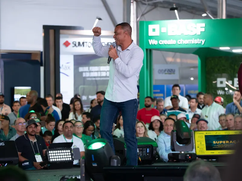 EM AJUSTES, AÇÚCAR OPERA COM ALTA FORTE NAS BOLSAS DE NY E LONDRES NESTA 2ª FEIRA