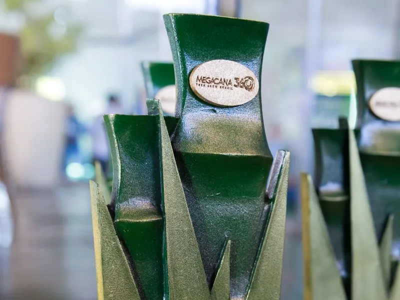 EM AJUSTES, AÇÚCAR OPERA COM ALTA FORTE NAS BOLSAS DE NY E LONDRES NESTA 2ª FEIRA