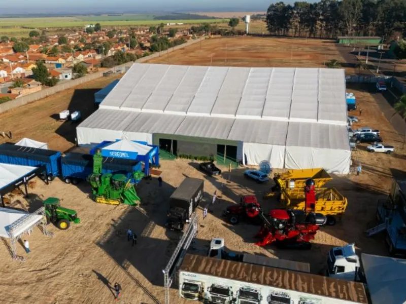 EM AJUSTES, AÇÚCAR OPERA COM ALTA FORTE NAS BOLSAS DE NY E LONDRES NESTA 2ª FEIRA