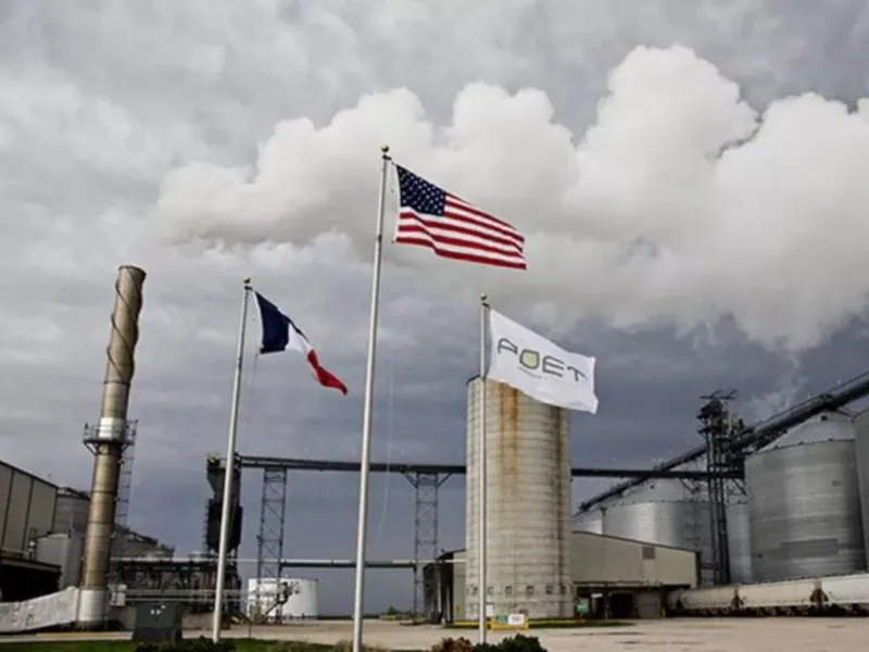 EM AJUSTES, AÇÚCAR OPERA COM ALTA FORTE NAS BOLSAS DE NY E LONDRES NESTA 2ª FEIRA