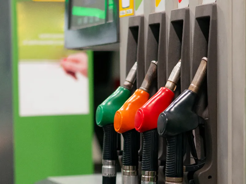 EM AJUSTES, AÇÚCAR OPERA COM ALTA FORTE NAS BOLSAS DE NY E LONDRES NESTA 2ª FEIRA