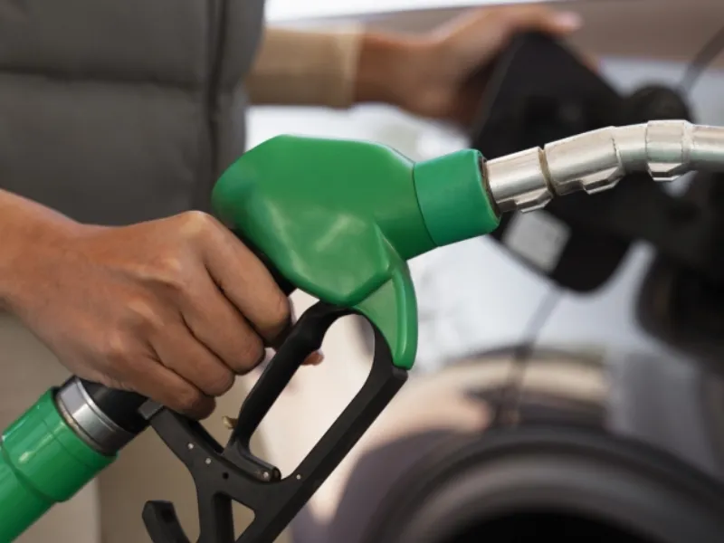 EM AJUSTES, AÇÚCAR OPERA COM ALTA FORTE NAS BOLSAS DE NY E LONDRES NESTA 2ª FEIRA