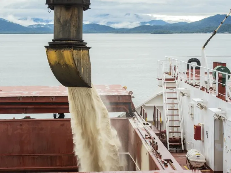 EM AJUSTES, AÇÚCAR OPERA COM ALTA FORTE NAS BOLSAS DE NY E LONDRES NESTA 2ª FEIRA