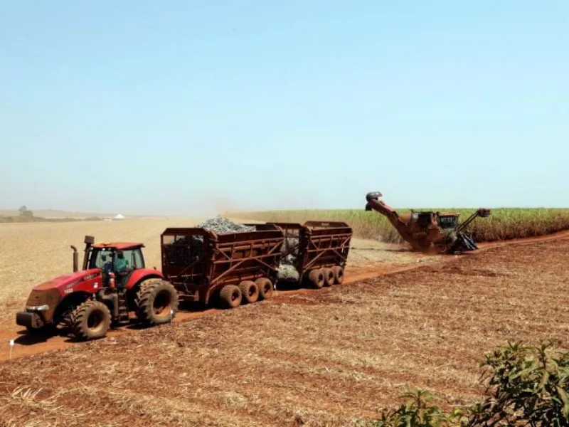 EM AJUSTES, AÇÚCAR OPERA COM ALTA FORTE NAS BOLSAS DE NY E LONDRES NESTA 2ª FEIRA