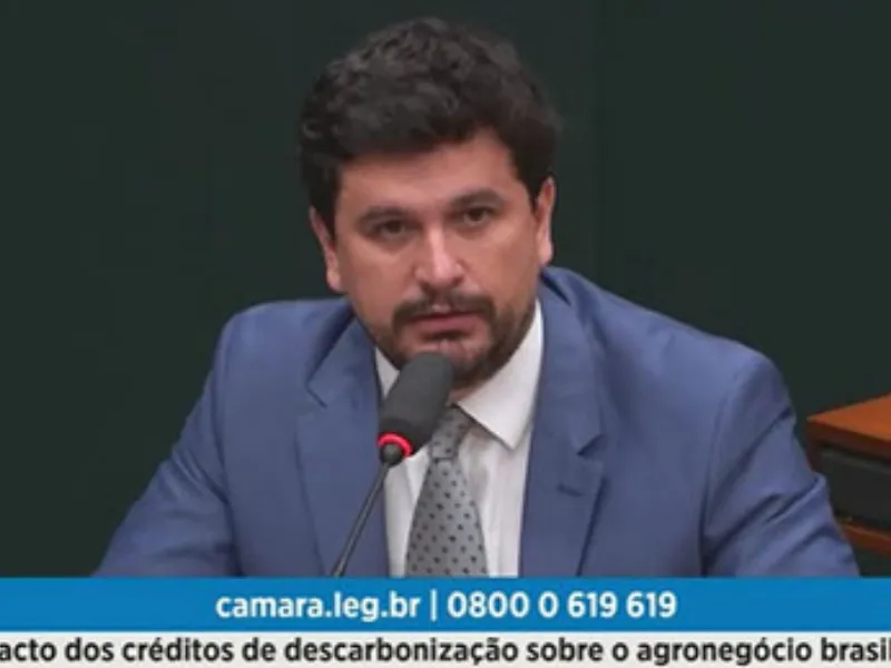 EM AJUSTES, AÇÚCAR OPERA COM ALTA FORTE NAS BOLSAS DE NY E LONDRES NESTA 2ª FEIRA