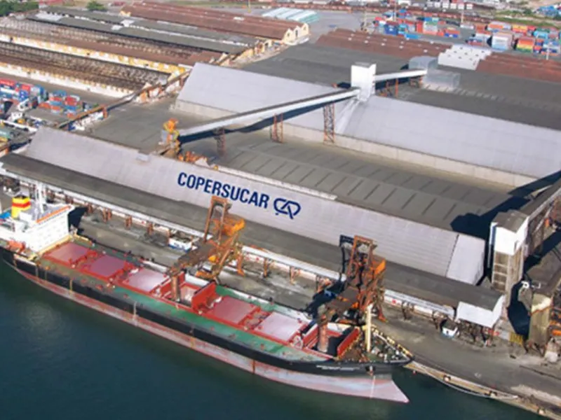 EM AJUSTES, AÇÚCAR OPERA COM ALTA FORTE NAS BOLSAS DE NY E LONDRES NESTA 2ª FEIRA