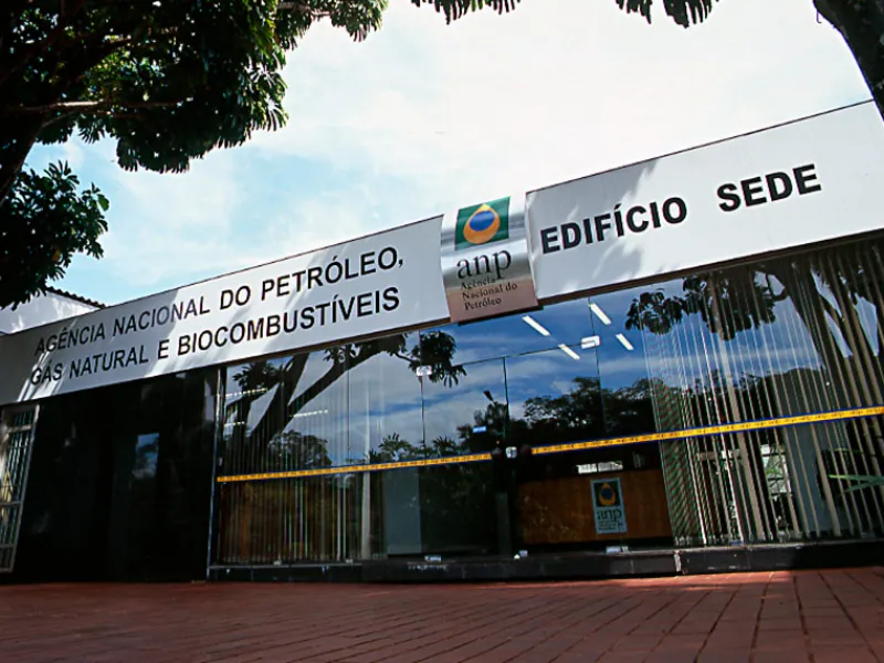 EM AJUSTES, AÇÚCAR OPERA COM ALTA FORTE NAS BOLSAS DE NY E LONDRES NESTA 2ª FEIRA