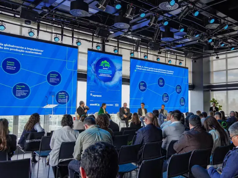 EM AJUSTES, AÇÚCAR OPERA COM ALTA FORTE NAS BOLSAS DE NY E LONDRES NESTA 2ª FEIRA