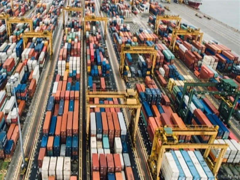 EM AJUSTES, AÇÚCAR OPERA COM ALTA FORTE NAS BOLSAS DE NY E LONDRES NESTA 2ª FEIRA