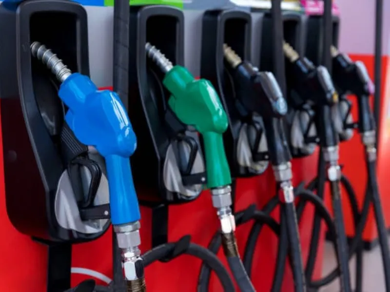 EM AJUSTES, AÇÚCAR OPERA COM ALTA FORTE NAS BOLSAS DE NY E LONDRES NESTA 2ª FEIRA