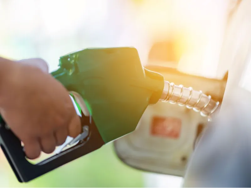 EM AJUSTES, AÇÚCAR OPERA COM ALTA FORTE NAS BOLSAS DE NY E LONDRES NESTA 2ª FEIRA