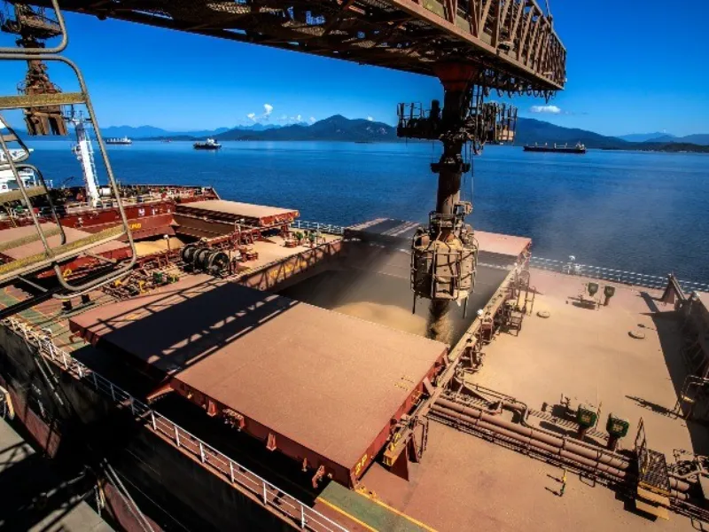 EM AJUSTES, AÇÚCAR OPERA COM ALTA FORTE NAS BOLSAS DE NY E LONDRES NESTA 2ª FEIRA