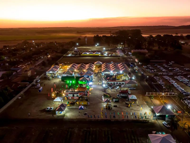 EM AJUSTES, AÇÚCAR OPERA COM ALTA FORTE NAS BOLSAS DE NY E LONDRES NESTA 2ª FEIRA