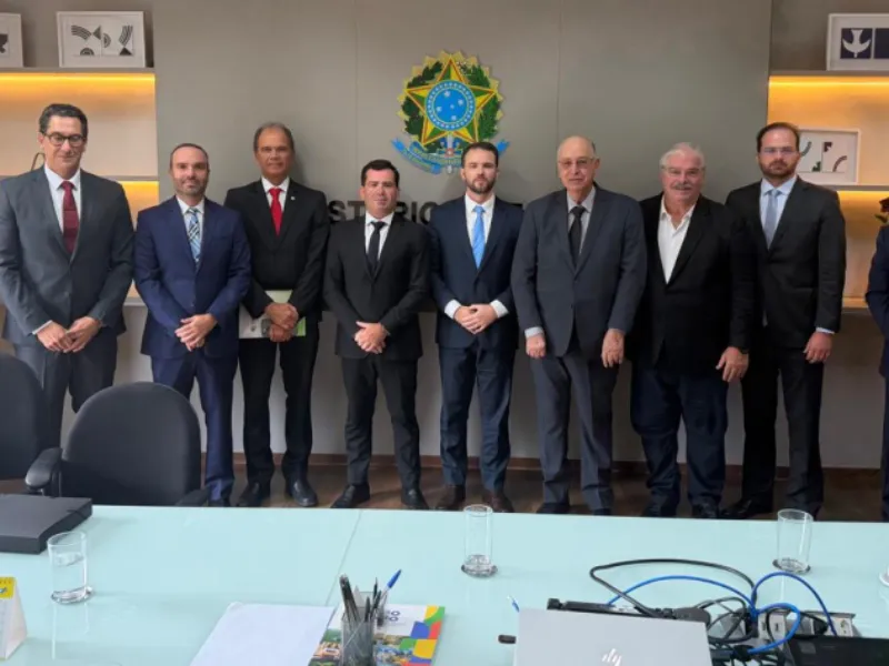 EM AJUSTES, AÇÚCAR OPERA COM ALTA FORTE NAS BOLSAS DE NY E LONDRES NESTA 2ª FEIRA