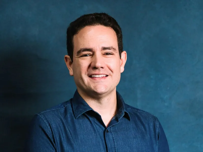 EM AJUSTES, AÇÚCAR OPERA COM ALTA FORTE NAS BOLSAS DE NY E LONDRES NESTA 2ª FEIRA